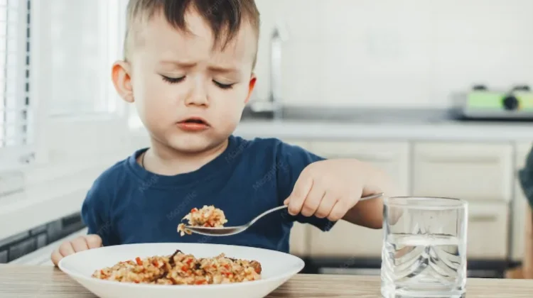Orang Tua Perlu Memaksa Anak Menghabiskan Makanan? Ini Kata Psikolog