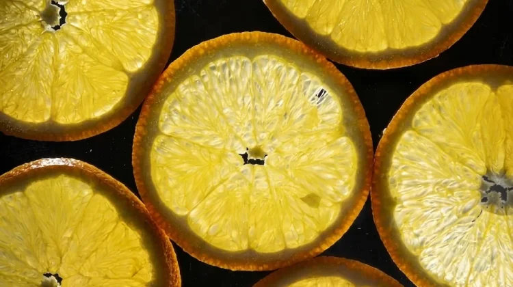 Vitamin C Tak Hanya Baik untuk Kulit, Ini Manfaatnya bagi Rambut