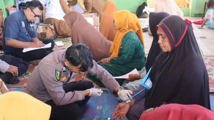 Polres Aceh Tengah Salurkan Bantuan dan Layanan Kesehatan di Linge
