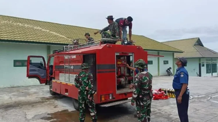 Damkar Bener Meriah Latih Personel Kodim 0119/BM Operasikan Mobil Tangki Air TNI AD