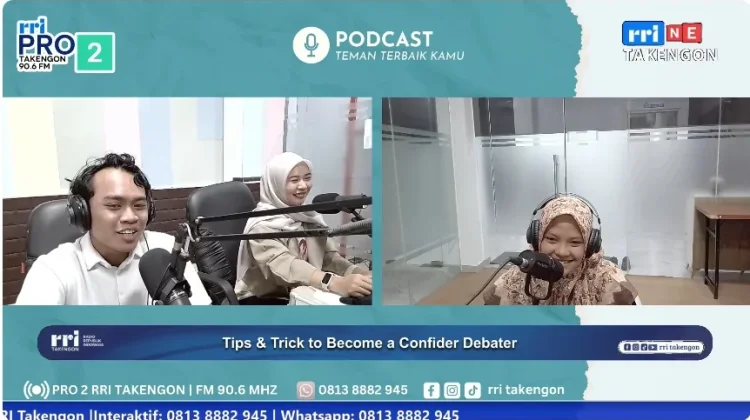 Santriwati Maqaman Mahmuda Bagikan Tips Kuasai Bahasa Inggris di English Corner