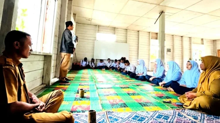 Belajar Mengajar SMPN Satap Kendawi Dipindahkan Sementara ke Meunasah