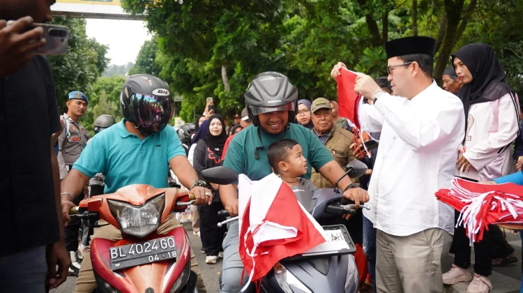 Pemda Aceh Tengah Bagi 1.000 Bendera Merah Putih untuk warga