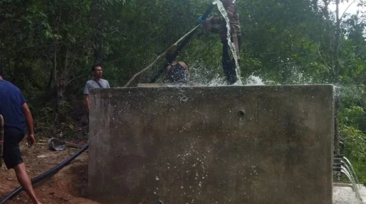 Warga Kute Ni Reje Mulai Nikmati Air Bersih