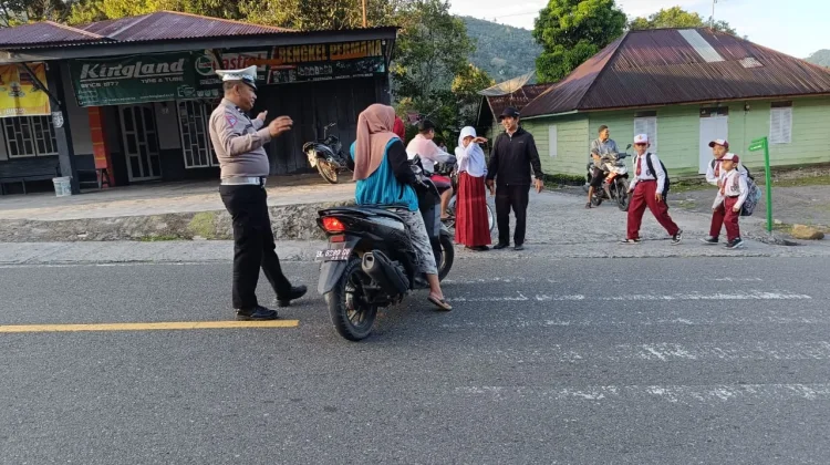 Polsek Silih Nara Hadirkan Rasa Aman bagi Pelajar dan Pengguna Jalan