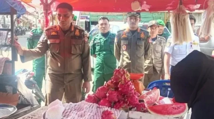 Satpol PP Gayo Lues Tertibkan PKL di Kawasan Tugu Kota Blangkejeren