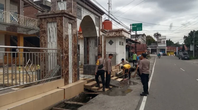Polsek Bandar Gelar Bakti Sosial Sambut HUT ke-81 Kemerdekaan RI