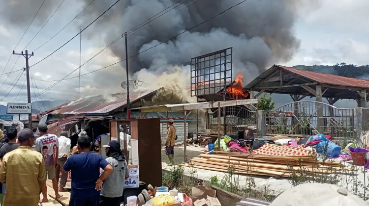 Kebakaran Hebat Hanguskan 96 Kios di Pasar Jagong Jeget, Dua Warga Luka Bakar