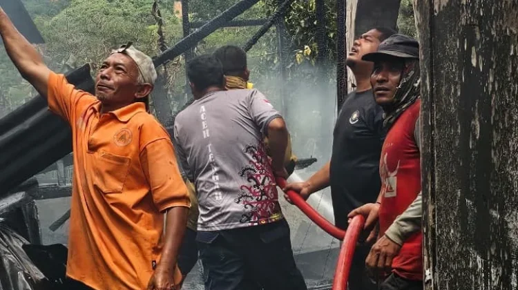 Kebakaran Hanguskan Rumah Warga di Silih Nara