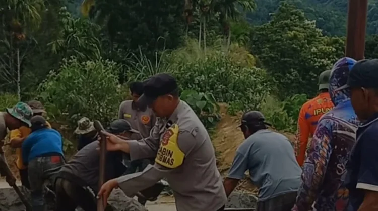 Rawat Akses Warga, Polisi dan Masyarakat di Ketol Gotroy Bersama