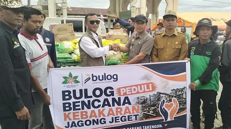 Bantu Korban Kebakaran Jagong Jeget, Bulog Takengon Salurkan Donasi