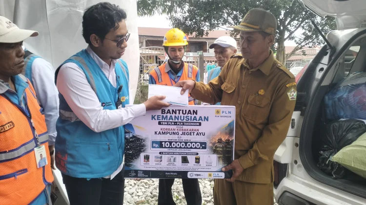 PLN Takengon Salurkan Donasi Rp10 Juta untuk Korban Kebakaran Jagong Jeget