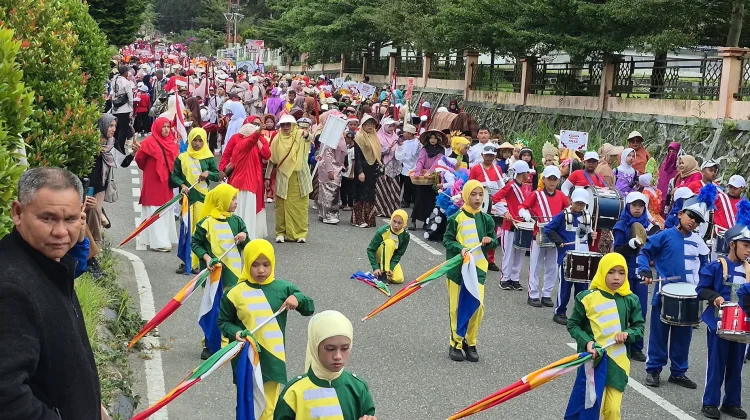 Ribuan Siswa Ikut Karnaval HUT Ke-81 RI di Bener Meriah