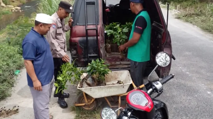 Bhabinkamtibmas Polsek Permata Ajak Warga Jaga Kamtibmas