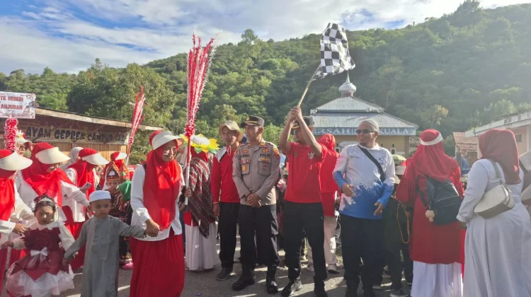 Semarak HUT RI, Seribuan Pelajar Meriahkan Karnaval di Wih Pesam