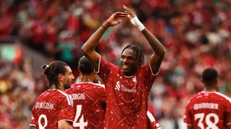 Liverpool Tutup Pramusim Dengan Kemenangan Atas Como