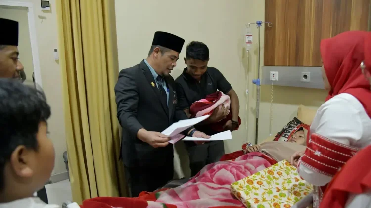 Lahir di HUT ke-81 Kemerdekaan RI, Bayi di Bener Meriah Terima Hadiah dari Pemda