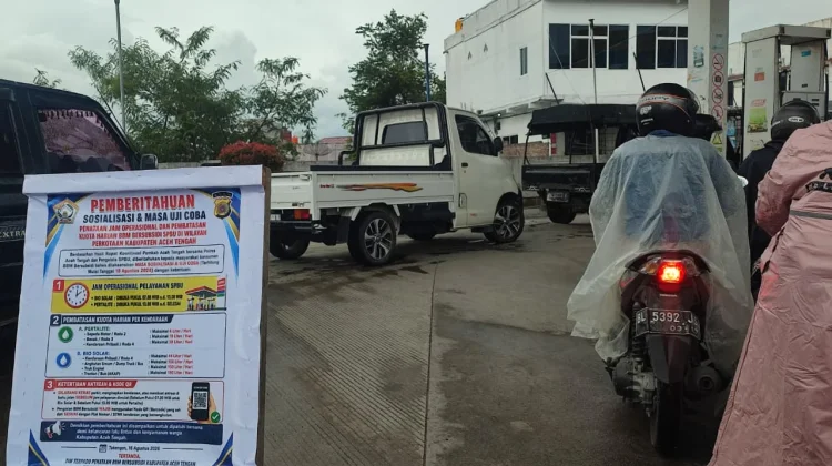 Antrean BBM Diduga Dipicu Penimbunan, Pemerintah Siapkan Pembatasan Pengisian