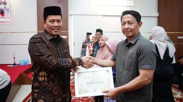 RRI Takengon Terima Penghargaan dari Pemkab Aceh Tengah Program Siaran Halo RRI