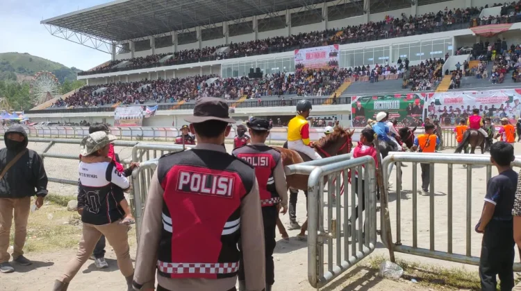 Ribuan Penonton Tumpah ke Arena Pacuan Kuda Gayo, Polisi Perketat Pengamanan Final