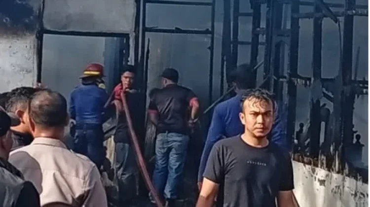 Rumah Warga di Bernung Lelabu Bebesen Hangus Terbakar