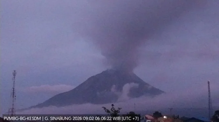 Gunung Sinabung Naik Status Menjadi Siaga, Ratusan Warga Mengungsi