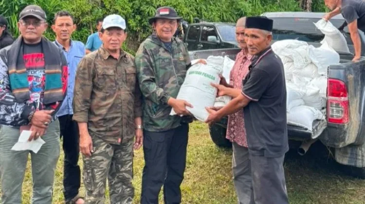 Tembus Desa Terpencil Lesten, Bupati Gayo Lues Salurkan Bantuan Pangan