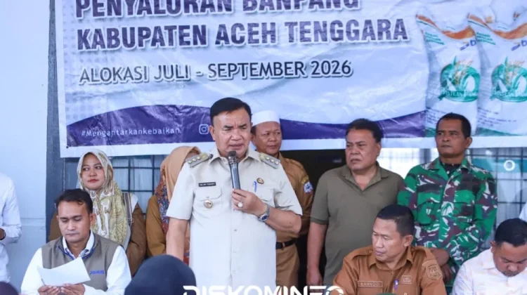 Bupati Agara Salurkan Banpang Beras untuk Warga Lawe Sumur
