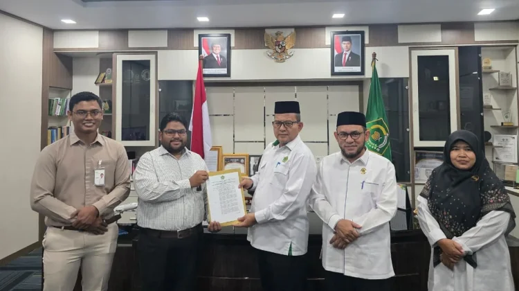 Kakanwil Kemenag Aceh Serahkan Keputusan Izin Perwakilan LAZ BSI Maslahat