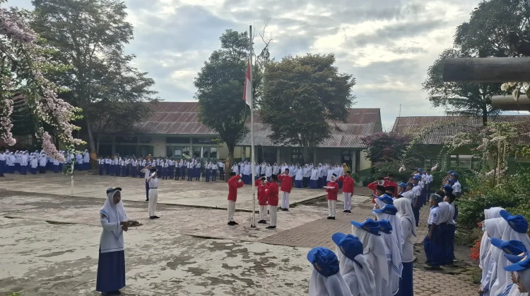 Polisi Jadi Pembina Upacara, Satbinmas Aceh Tengah Ajak Pelajar Jauhi Narkoba