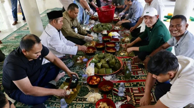 Wagub Aceh Hadiri Kenduri Maulid di Kayee Jatoe, Tradisi Bungkus Daun Tetap Terjaga