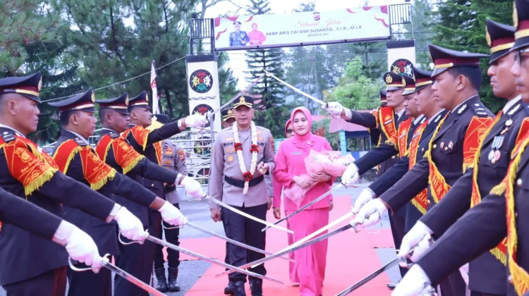 AKBP Ricky Nugraha Dinobatkan sebagai Petue Kabupaten Bener Meriah