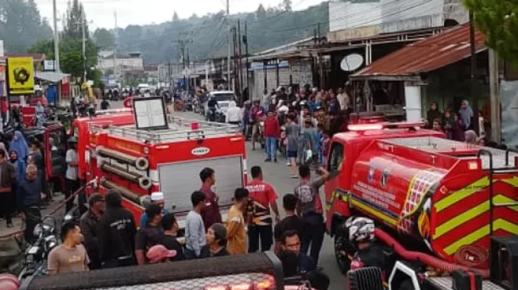 Kebakaran Hanguskan Rumah Warga di Pendere Saril Bebesen