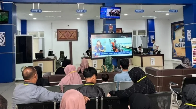 Azzikra Umrah & Haji Dampingi Calon Jamaah Urus Paspor