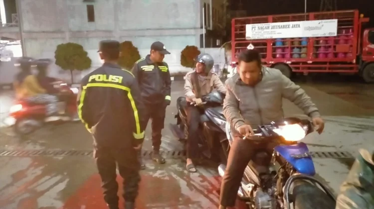 Polsek Bebesen Polres Aceh Tengah Lakukan Pengamanan di SPBU