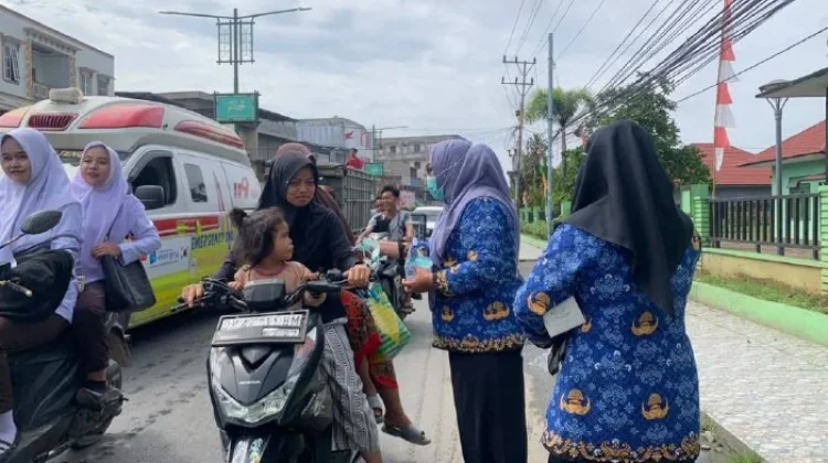 Dilanda Kabut Asap, Pemda Agara Bagikan Masker ke Warga