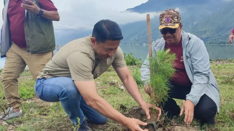 Kepala RRI Takengon Ikut Tanam Pohon pada World Cleanup Day