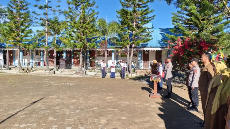 Satbinmas Polres Aceh Tengah Saweu Dua Sekolah