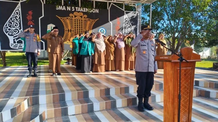 Kapolsek Jagong Jeget Ajak Pelajar Jauhi Narkoba dan Bullying