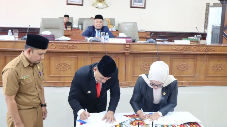 Paripurna Perubahan APBK 2026 Tuntas, Wabup Muchsin Terima Semua Catatan Fraksi
