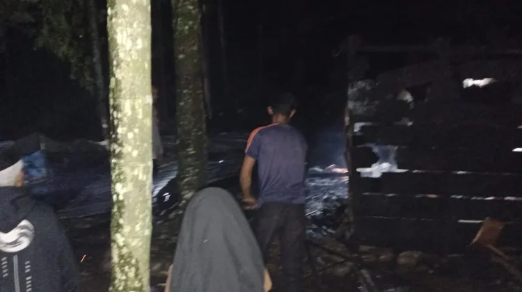 Satu Rumah Kayu di Lawe Alas Aceh Tenggara Ludes Terbakar