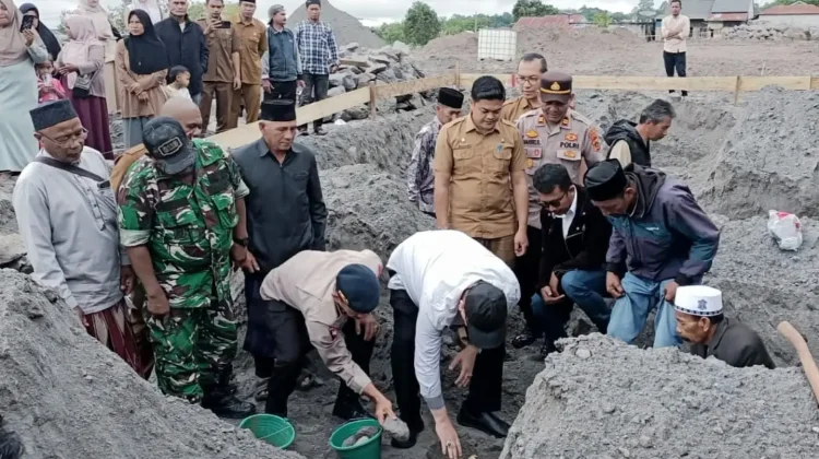 Bupati Bener Meriah Letakkan Batu Pertama Pembangunan Huntap