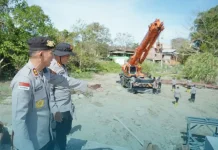 Kapolda Aceh Tinjau Pembangunan Jembatan Bailey di Sawang