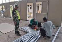 Babinsa Koramil 05/Permata Monitoring Pembangunan Huntara