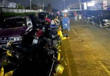 Panic Buying, Warga Antri Panjang di SPBU Pondok Baru