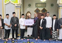 Buka Puasa Bersama, Sekda Bener Meriah Serahkan Bantuan untuk Masjid Baitul-Hakim