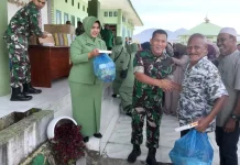 Dandim 0119/BM Salurkan Paket Bantuan Dari Bupati Tangerang