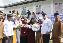 Bupati Bener Meriah Serahkan Kunci Hunian Sementara Kampung Tunyang