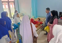 BKMT Bener Meriah Berbagi Takjil Ramadhan di RS Muyang Kute