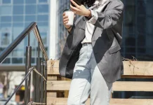 Tips Padukan Jeans, Gaya Street Style yang Kekinian